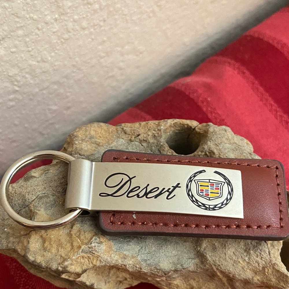 5/$10❤️❤️❤️Vintage Brown Leather Desert Cadillac Keychain